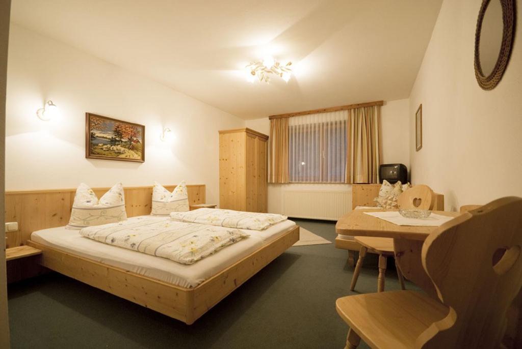 Pension Fuchs Brixen im Thale Chambre photo